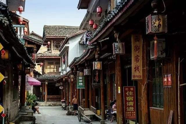 解疑扬智,一筐苹果共重10千克把苹果拿出一半后连筐共重6千克这筐苹果重多少千克?有问必答平台